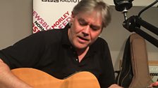 Tom Bliss returns to play live on The Durbervilles Folk & Roots Show