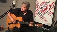 Tom Bliss returns to play live on The Durbervilles Folk & Roots Show