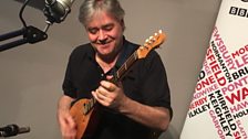 Tom Bliss returns to play live on The Durbervilles Folk & Roots Show