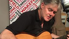 Tom Bliss returns to play live on The Durbervilles Folk & Roots Show