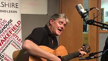 Tom Bliss returns to play live on The Durbervilles Folk & Roots Show