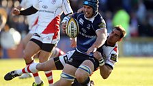 Leinster's Sean O'Brien tackled by  Pienaar