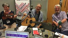 Duncan McFarlane & Anne Brivonese with festival organiser Dave Minich on The Durbervilles Folk & Roots Show