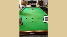 Bòrd snooker far am biodh saighdearan a’ cluich sa Chiad Chogadh nuair a bha an caisteal na ospadal airm