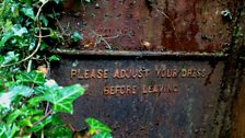 'Adjust Your Dress', at Bundoran Junction