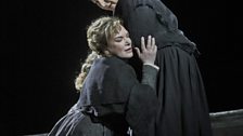 Ekaterina Semenchuk as Santuzza and Jane Bunnell as Mamma Lucia