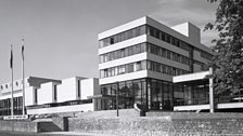 Broadcasting House - the orchestra's new home in 1967 / Cafodd y gerddorfa gartref newydd yn y 60au