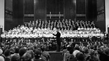 Rae Jenkins conducted The Messiah in 1955 / Cafodd The Messiah ei berfformio yn Neuadd Brangwyn, Abertawe