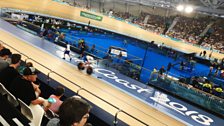 Kyle Gordon aig velodrome Anna Meares