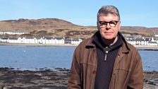 Iain Mac'illeMhìcheil am Port Ilein, Ìle