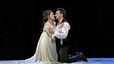 Ailyn Pérez as Juliette and Charles Castronovo as Roméo in Gounod's Roméo et Juliette