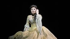 Ailyn Pérez as Juliette in Gounod's Roméo et Juliette