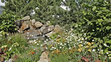 This bronze medal garden captures the natural beauty of the landscape and gardens of Oregon