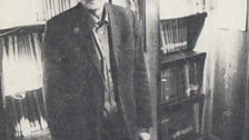 Aleksander Kulisiewicz amongst his archive