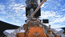 Astronauts Smith and Lee install STIS during Hubble Space Telescope Servicing Mission 2