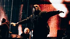 Liam Gallagher a' toirt cùisean gu crìch Disathairne