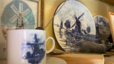 The also have some nice china.......windmill themed of course!