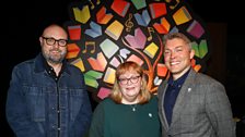 Crime writer Steve Cavanagh with Councillor Julie Gilmour, Vice Chairperson of Libraries NI, and Adam Smyth, Director of ̳ NI