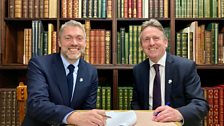 Adam Smyth and Jim O'Hagan renewing the ѿý NI and Libraries NI Partnership Agreement