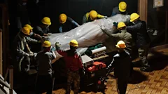 香港大學深夜移除紀念「六四」的雕塑「國殤之柱」 作者高志活稱其為「自我毀滅」