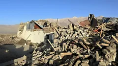 西藏地震：圣城日喀则大地震　逾120人遇难