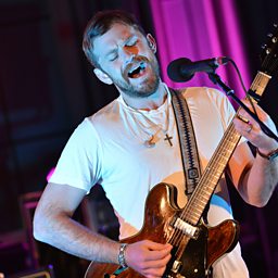 Dancing On My Own (Radio 1 Live Lounge 10/09/2013)