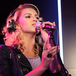 Don't You Worry 'Bout A Thing (acoustic version)