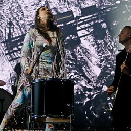 Dirty Paws (Glastonbury 2016)