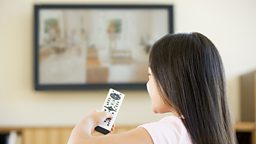 Parents have trouble taking kids off screens 父母很难让孩子离开电子屏幕 