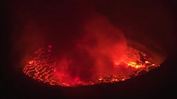 Monitoring a deadly volcano 科学家监控极其危险的尼拉贡戈火山