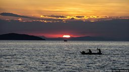 Fishermen fear oil drilling in African lake 渔民担心石油开采对非洲湖泊的影响