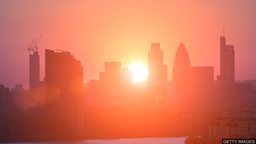 Warming made UK heatwave 30 times more likely 气候变暖使英国出现热浪的几率增加三十倍