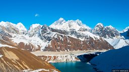 Warming threatens Himalayan glaciers 气候变暖给喜马拉雅冰川带来威胁