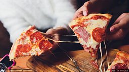 'Four hours to walk off pizza calories' warning works, experts say 专家提议食品包装需注明运动量：“走四小时消耗掉一个比萨的热量”