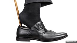 Shoehorn (something) in (把某物) 硬塞进某处