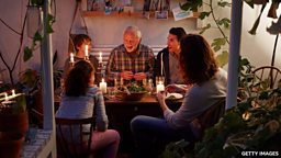 Eating together: What's so good about it? 和大家一起用餐对我们有何益处？