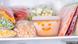Which foods do and don't freeze well? 哪些食物适合冷冻保存？