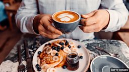 Is it unhealthy to drink coffee with your meal? 边吃饭边喝咖啡影响健康吗？