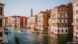 How is Venice still standing on water after 1,600 years? 威尼斯为何能在水面上屹立 1600 年？