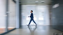 Duck out 悄悄溜走，突然离开