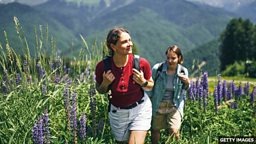 A longer daily walk could be better for your heart than short strolls 每天一次长距离步行可能比多次短距离步行更有益心脏健康