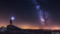 Is the Universe running out of stars? 宇宙中的恒星正逐渐枯竭吗？