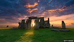  Simpler version of Stonehenge discovered 考古学家发现结构更简单的 “巨石阵”