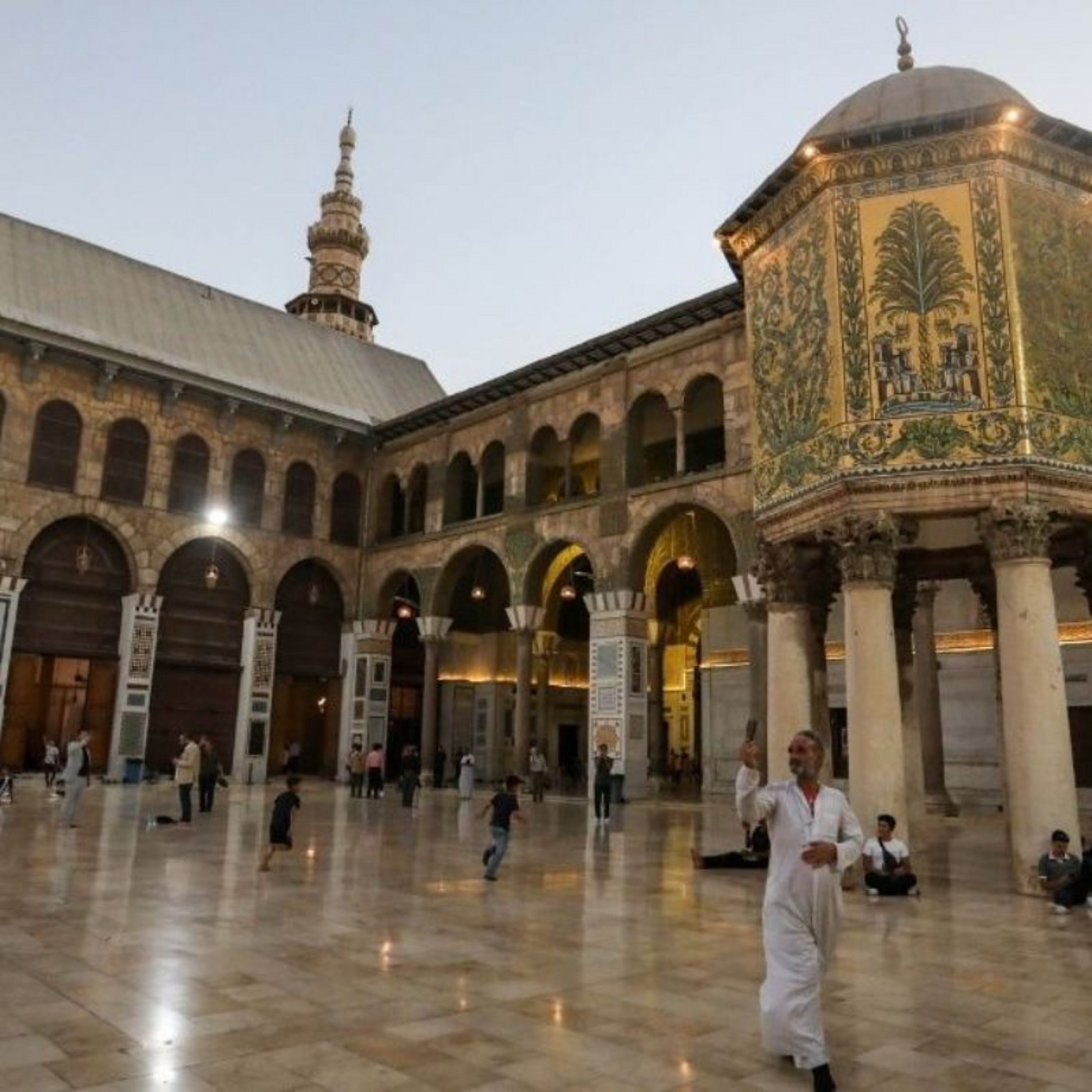 ما أهمية الجامع الأموي الكبير في دمشق تاريخياً ودينياً وسياسياً؟ episode artwork
