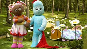 In The Night Garden - Series 1 - Upsy Daisy Kisses Everything