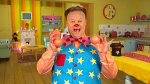 At Home With Mr Tumble - Series 1: 10. Juggling