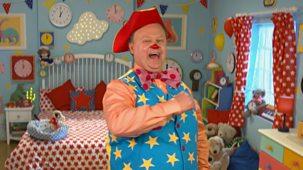 At Home With Mr Tumble - Series 1: 13. Dressing Up