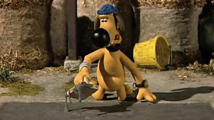 Shaun The Sheep - Series 1 - Bitzer Puts His Foot In It