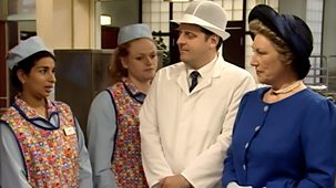 Dinnerladies - Series 1: 2. Royals