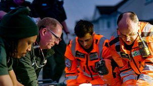 Ambulance - Series 14: 4. Stabbed On The Streets